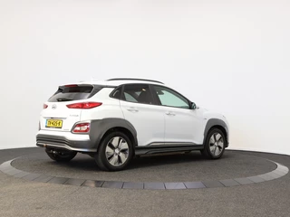 Hyundai Kona Hyundai Kona EV Premium 64 kWh | Trekhaak | Achteruitrijcamera | Dodehoek det - afbeelding nr 2