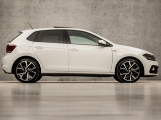 Volkswagen Polo Volkswagen Polo 2.0 TSI GTI 200Pk Automaat (SCHUIFDAK, VIRTUAL COCKPIT, APPLE CARPLAY, GROOT NAVI, CAMERA, BEATS AUDIO, MODE KNOP, STOELVERWARMING, CRUISE, NIEUWSTAAT) - afbeelding nr 4