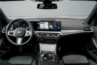 BMW 3 Serie BMW 3 Serie 318i M-Sport Shadow Individual Schuifdak HiFi 19