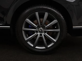 Volkswagen Passat Volkswagen Passat 1.4 TSI GTE | Panoramadak | Stoelverwarming |  Leder/Alcantara | Camera | Carplay | Adaptive cruise | Matrix LED | Massage | Navigatie - afbeelding nr 38