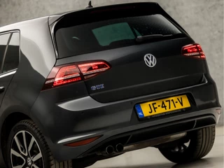 Volkswagen Golf 204Pk Automaat (APPLE CARPLAY, NAVIGATIE, CLIMATE, PARKEERSENSOREN, LED KOPLAMPEN, GETINT GLAS, SPORTSTOELEN, ZWART HEMEL, CRUISE, NIEUWE APK, NIEUWSTAAT) - afbeelding nr 11