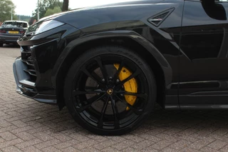 Lamborghini Urus Lamborghini Urus 4.0 V8 / NL Auto! / Full Carbon / Keramisch / B&O / Pano / 360Camera / Head-up / 23'' / Stoelventilatie / Massage - afbeelding nr 14