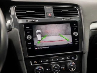 Volkswagen Golf Automaat (APPLE CARPLAY, GROOT NAVI, CLIMATE, CAMERA, STOELVERWARMING, SPORTSTOELEN, ADAPTIVE CRUISE, DAB+, NIEUWE APK, NIEUWSTAAT) - afbeelding nr 16