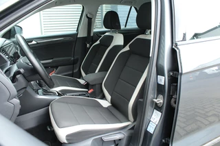 Volkswagen T-Roc Clima Cruise Navi Carplay Camera 17