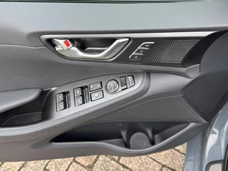 Hyundai IONIQ Hyundai IONIQ Premium EV 38 kWh Adaptive cruise control Climate control Stoel- en stuurverwarming Achterbankverwarming Snelladen - afbeelding nr 8
