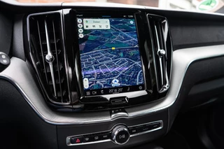 Volvo XC60 Volvo XC60 2.0 B4 R-Design Pano / Memory / 360 - afbeelding nr 13