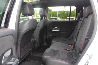 Mercedes-Benz GLB Mercedes-Benz GLB 200 Premium Plus 7p. / Panoramadak / Camera / 20'' / Sfeerverlichting / Navigatie / Dodehoek / DAB / Stoelverwarming / Cruise Control - afbeelding nr 11