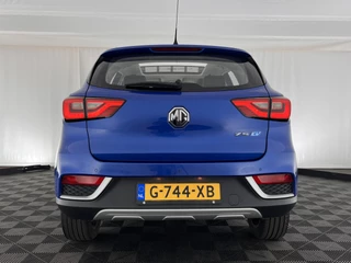 MG ZS EV MG ZS EV MG Luxury 45 kWh (INCL-BTW) *PANO | FULL-LEATHER | CCS-FASTLOADER | KEYLESS | NAVI-FULLMAP | ADAPTIVE-CRUISE | CAMERA | HEATED-SPORT-SEATS | CARPLAY | BLINDSPOT | DAB | LANE-ASSIST | 17