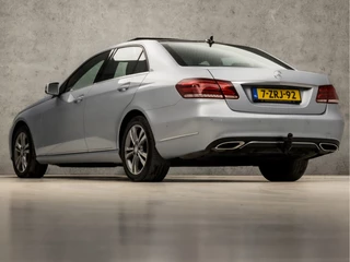 Mercedes-Benz E-Klasse 184Pk Automaat (PANORAMADAK, NAVIGATIE, CLIMATE, LEDER, STOELVERWARMING, SPORTSTOELEN, PARKEERSENSOREN, ZWART HEMEL, NIEUWE APK, NIEUWSTAAT) - afbeelding nr 3