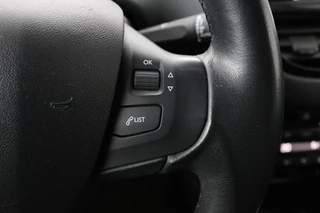 Peugeot 208 Peugeot 208 1.2 PureTech Style | Panoramadak |  Stoelverwarming | Cruise control | Parkeerhulp | Climate control | Bluetooth - afbeelding nr 14
