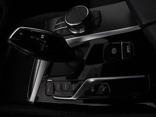 BMW 5 Serie BMW 5-serie 530e xDrive M Sport | Panoramadak |  Harman/Kardon | Stoel & stuurverwarming | Adaptive cruise | Camera | Trekhaak | Carplay | Achterbankverwarming | Live Cockpit | Sportstoelen - afbeelding nr 22
