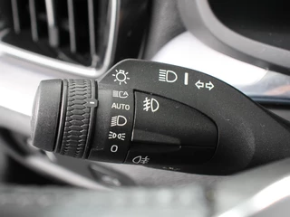 Volvo V60 Volvo V60 2.0 B3 Automaat Momentum | Navigatie | Wegklapbare Trekhaak | Climate Control | Blis | Parkeer sensoren | Cruise Control | Lichtmetalen Velgen - afbeelding nr 18