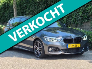 BMW 1 Serie M Sport Edition Apple CarPlay LM Velgen Trekhaak LED NAP Black Panel dash 118i M Sport Edition