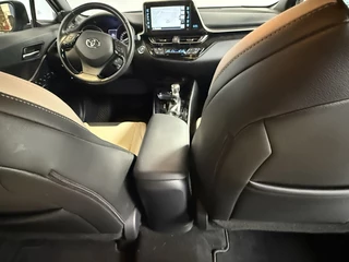 Toyota C-HR Toyota C-HR 1.8 Hybrid Bi-Tone | Navi | Dodehoek detectie - afbeelding nr 9