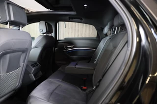 Audi e-tron Audi E-tron Sportback 55 Quattro S Line 95 kWh / Acc / Lane Assist / Elek Stoelen / 360 Camera / Sfeerverlichting / Open Panorama - afbeelding nr 18