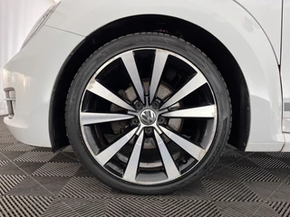 Volkswagen Beetle Volkswagen Beetle Cabriolet 1.6 TDI Design Cup Aut. *LUXURY-LEATHER | FENDER-AUDIO | CARPLAY | COMFORT-SEATS | HEATED-SEATS | ECC | SHIFTPADDLES | PDC | AIRSCARF | CRUISE | 19''ALU* - afbeelding nr 25