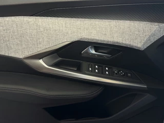 Peugeot 3008 Peugeot 3008 1.2 HYBRID 145e ALLURE AUT. CARPLAY AFN.TREKHAAK NAVI STOELVERW KEYLESS 05/2025 - afbeelding nr 19