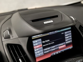 Ford C-MAX Ford C-MAX 2.0 Plug-in Hybrid Titanium Plus 185Pk Automaat (PANORAMADAK, GROOT NAVI, CLIMATE, CAMERA, LEDEREN SPORTSTOELEN, GETINT GLAS, ELEK ACHTERKLEP, KEYLESS, NIEUWE APK, NIEUWSTAAT) - afbeelding nr 29