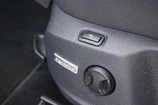 Volkswagen Golf Volkswagen Golf 1.4 TSI Highline 125pk Navi/ Trekhaak/ ACC/ Virtual cockpit/ PDC - afbeelding nr 18