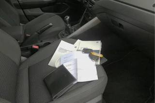 Volkswagen Polo Volkswagen Polo 1.0 TSI 95 PK Comfortline , Trekhaak , Stoelverwarming , Navigatie , Parkeersensoren , Climate control , 17