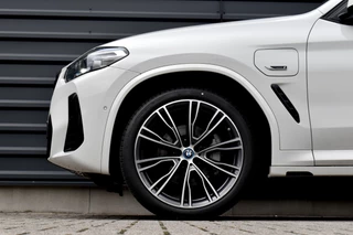 BMW X3 BMW X3 xDrive30e M Sport | Panoramadak | 21'' Velgen | Camera | CarPlay | Head-Up | Stoelverwarming | Sfeerverlichting | - afbeelding nr 39