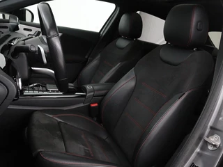 Mercedes-Benz A-Klasse Mercedes-Benz A-klasse 200 Business Solution AMG | Panoramadak |  Stoelverwarming | Trekhaak | Matrix LED | Memory | Carplay | Keyless | Camera | Sfeerverlichting | Leder/Alcantara | Park Assist - afbeelding nr 5