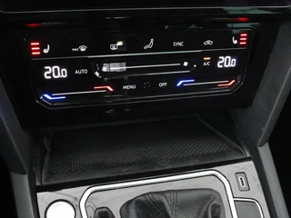 Volkswagen Passat Volkswagen Passat 1.4 TSI PHEV GTE | Adaptive cruise | Trekhaak wegklapbaar | Stoelverwarming |  Navigatie | Full LED - afbeelding nr 30