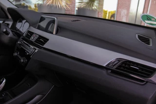 BMW X1 ➡️ BMW X1 sDrive18i F48 Executive | 2e eigenaar | Trekhaak | Sportstuur | DAB | Navi | PDC | Cruise-control | Climate | 140 pk | Automaat | 17 inch | Bluetooth | - afbeelding nr 34