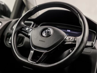 Volkswagen Golf Volkswagen Golf 1.5 TSI R-Line Sport 150Pk Automaat (VIRTUAL COCKPIT, APPLE CARPLAY, GROOT NAVI, CAMERA, LED KOPLAMPEN, ALCANTARA, ADAPTIVE CRUISE, LM VELGEN, DAB+, NIEUWE APK, NIEUWSTAAT) - afbeelding nr 19