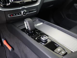 Volvo XC60 Volvo XC60 T6 AWD Ultimate Dark | Luchtvering | Trekhaak | Panoramadak | - afbeelding nr 20