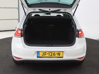 Volkswagen Golf Volkswagen Golf 1.0 TSI Business Edition Connected | Automaat |  Camera | Navigatie | Trekhaak | Climate control | Sportstoelen | Cruise control | Parkeerhulp | Bluetooth - afbeelding nr 25
