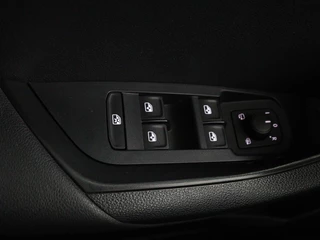 Škoda Karoq Skoda Karoq 1.0 TSI Business Edition | Panoramadak |  Stoelverwarming | Trekhaak | Carplay | Navigatie | Climate control | Parkeerhulp | Cruise control - afbeelding nr 32