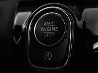 Mercedes-Benz A-Klasse Mercedes-Benz A-klasse 200 Business Solution AMG | Panoramadak |  Stoelverwarming | Trekhaak | Matrix LED | Memory | Carplay | Keyless | Camera | Sfeerverlichting | Leder/Alcantara | Park Assist - afbeelding nr 32