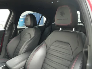 Alfa Romeo Giulia Alfa Romeo Giulia 2.0 Turbo 280 PK Competizione Q4 AWD | Harman | Veloce | 19