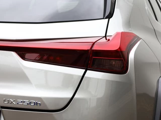Lexus UX Lexus UX 250h Luxury Line | Leder | Head-up | Dodehoek - afbeelding nr 27
