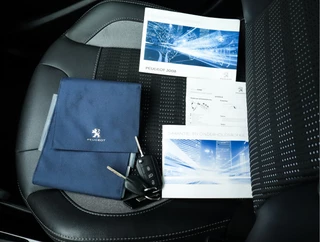 Peugeot 2008 Peugeot 2008 1.2 PureTech Allure, (111 PK) Dealer-Onderh. BOVAG-Garantie. NL-Auto. - afbeelding nr 6