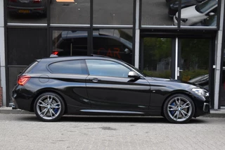 BMW 1 Serie BMW 1-serie M140i xDrive High Executive Pano Camera H/K Leder Elekstoel - afbeelding nr 8