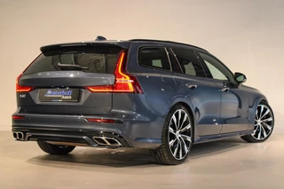 Volvo V60 Volvo V60 2.0 T6 Recharge AWD R-Design HEICO | PANO | B&W - afbeelding nr 2