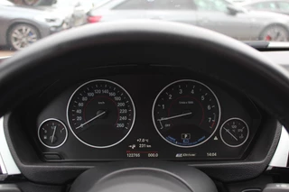 BMW 3 Serie BMW 3 Serie 330e Centennial Exe. M Sport / Schuifdak / Alcantara / 18'' / Navigatie / Parkeerhulp achter / Cruise Control - afbeelding nr 17