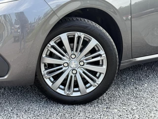 Peugeot 208 Peugeot 208 1.2 PureTech Allure Navi,Pano,Camera,Clima,Cruise,Apple Carplay,N.A.P,110pk,APK tot 09-2026 - afbeelding nr 28