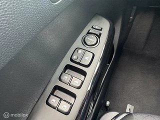 Kia Picanto Kia Picanto 1.0 67pk Automaat  Stoel en Stuur verwarming ,  Navigatie / Apple carplay  / Android auto , Achteruit camera , Bluetooth , Priveglas , Chrome handgrepen , Sport Velgen ,  9.500km !! - afbeelding nr 32