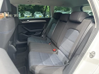 Volkswagen Passat Volkswagen Passat Variant GTE 218PK DSG HYBRID GTE BUSINESS CAMERA/NAVI/STUURVERW. - afbeelding nr 18