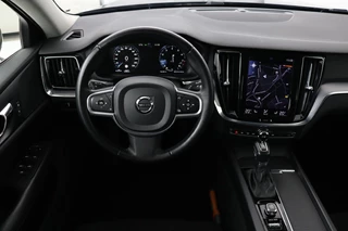 Volvo V60 Volvo V60 2.0 T4 Momentum Pro | Trekhaak | Adaptive cruise |  Stoelverwarming | Carplay | BLIS | Navigatie | Full LED | DAB | Half leder | Climate control - afbeelding nr 3