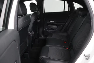 Mercedes-Benz GLA Mercedes-Benz GLA-klasse 250e Style | Adaptive cruise | Carplay |  Stoelverwarming | Camera | Half leder | Full LED | Park Assist | Widescreen | Climate control - afbeelding nr 6