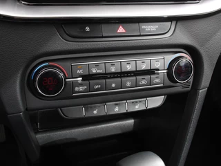 Kia Ceed Sportswagon Kia Ceed Sportswagon 1.6 GDI PHEV DynamicLine  Achteruitrijcamera Stuurverwarming Stoel verwarming Climate control LED Keyless start/ entry Parkeersensoren achter Adaptieve cruise control Lane assist - afbeelding nr 21