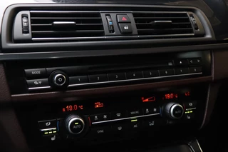 BMW 5 Serie BMW 5-serie Touring 528xi xDrive M Sport / HUD / 2x MEMORY / 360 / H&K / KEYLESS / NAP - afbeelding nr 26
