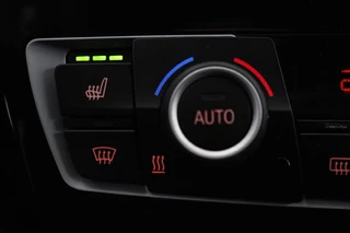 BMW 3 Serie BMW 3-serie 318i M Sport | Panoramadak | Leder |  Stoelverwarming | Camera | Sportstoelen | Navigatie | Climate control | Dodehoek detectie | Park Assist | Full LED - afbeelding nr 6