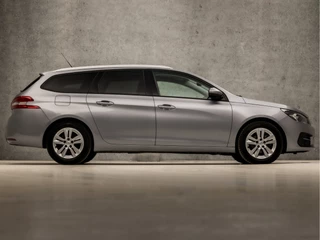 Peugeot 308 Peugeot 308 SW 1.2 PureTech Sport (PANORAMADAK, APPLE CARPLAY, GROOT NAVI, PARKEERSENSOREN, GETINT GLAS, SPORTSTOELEN, LANE ASSIST, CRUISE, NIEUWE APK, NIEUWSTAAT) - afbeelding nr 4