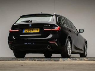 BMW 3 Serie BMW 3-serie Touring 320e M Sport (PANORAMADAK,APPLE CARPLAY,NAVI,SFEERVERLICHTING,STOELVERWARMING,CAMERA,LEDER,CRUISE,CLIMATE) - afbeelding nr 6
