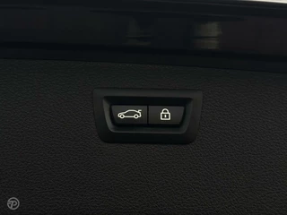 BMW 3 Serie BMW 3-serie Touring 320d High Executive M Sport Panoramadak Trekhaak HUD LED ACC Individual Shadow Line Camera 19